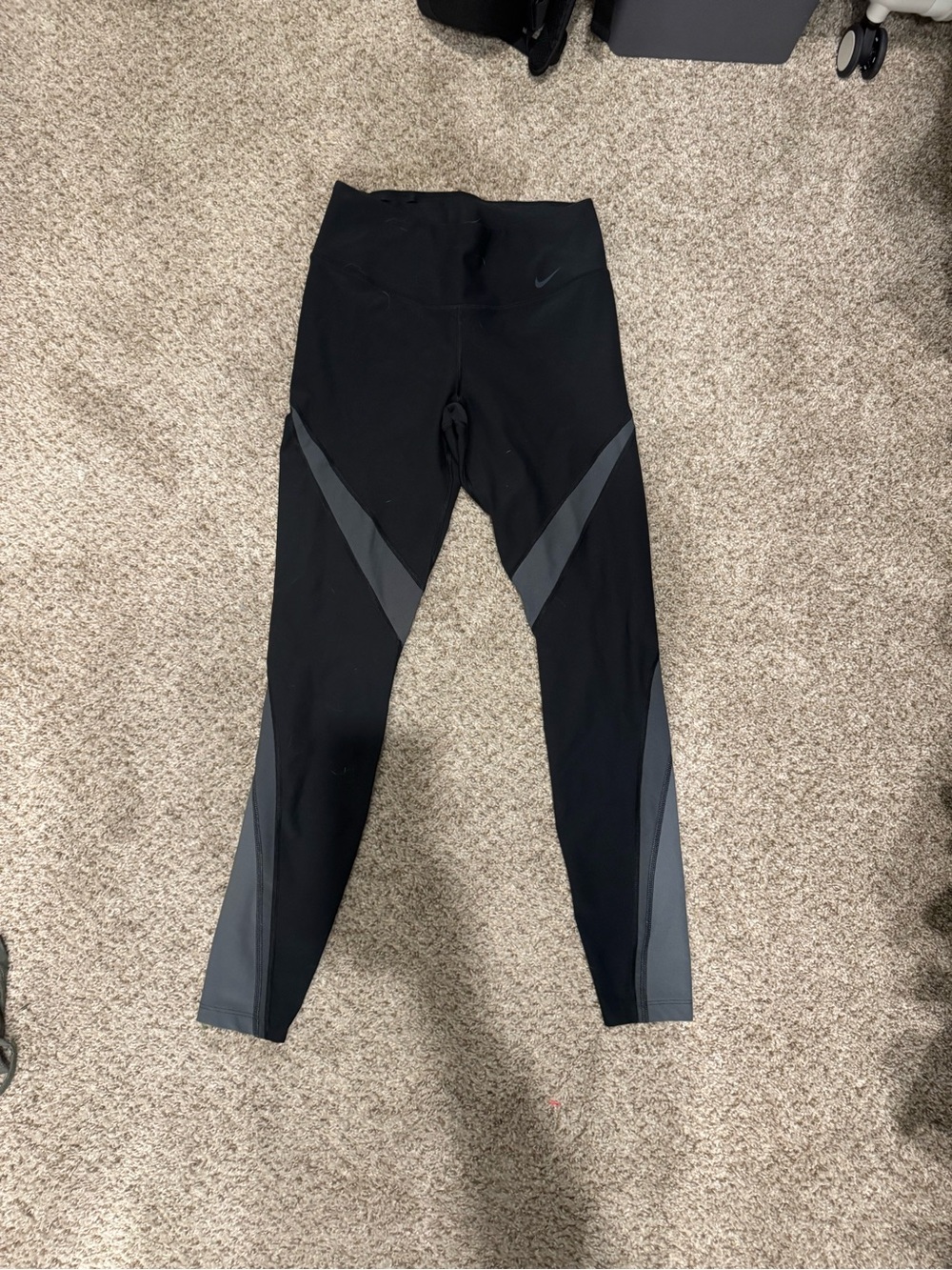 Nike Women's Black & Gray Athletic Leggings